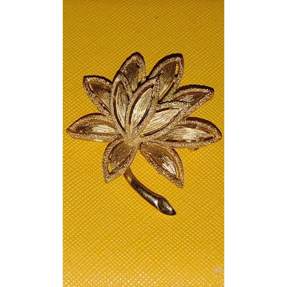 Vintage 1960s Avon Golden Lotus Flower Brooch Gold Tone Signed 1.75